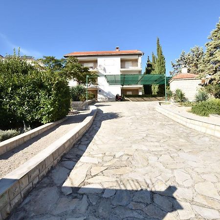 Apartments Dajana Примоштен Экстерьер фото
