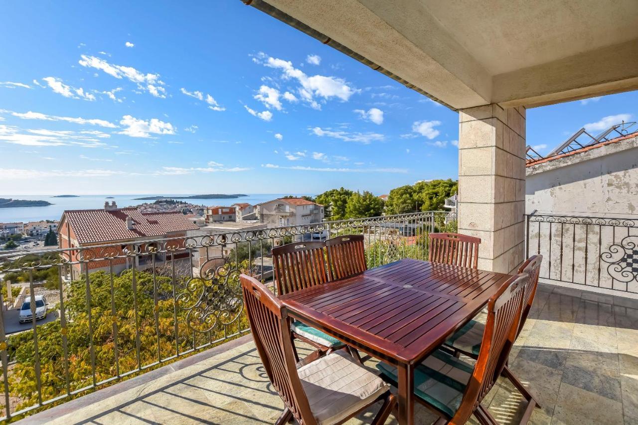 Apartments Dajana Примоштен Экстерьер фото