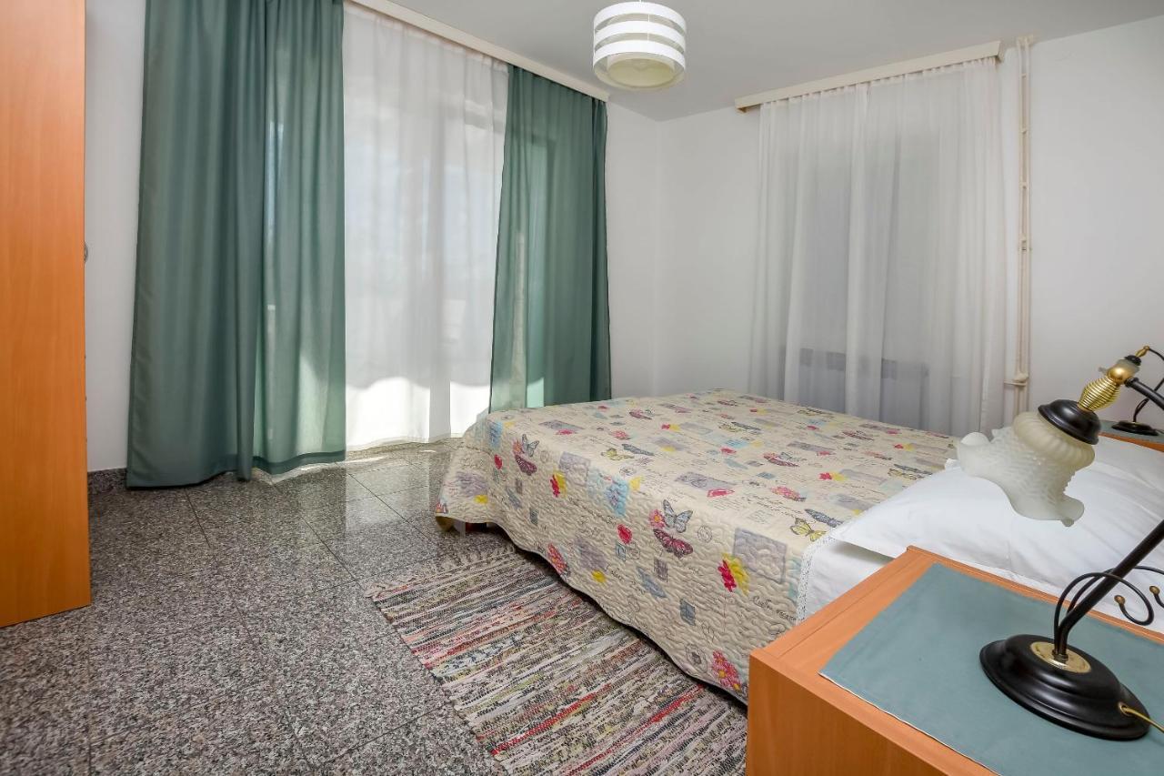 Apartments Dajana Примоштен Экстерьер фото