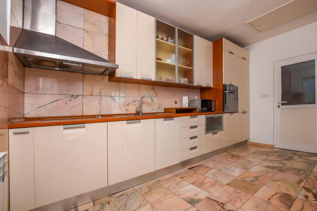 Apartments Dajana Примоштен Экстерьер фото
