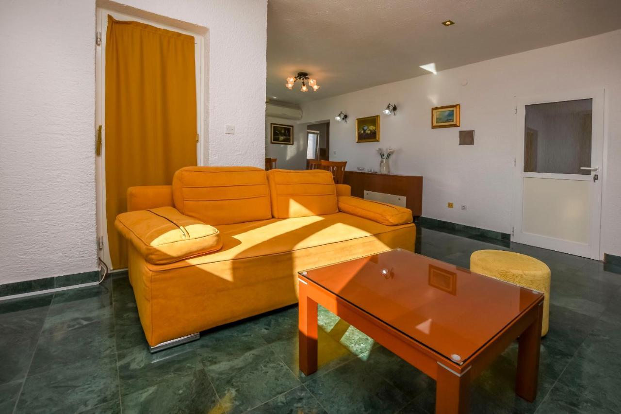 Apartments Dajana Примоштен Экстерьер фото
