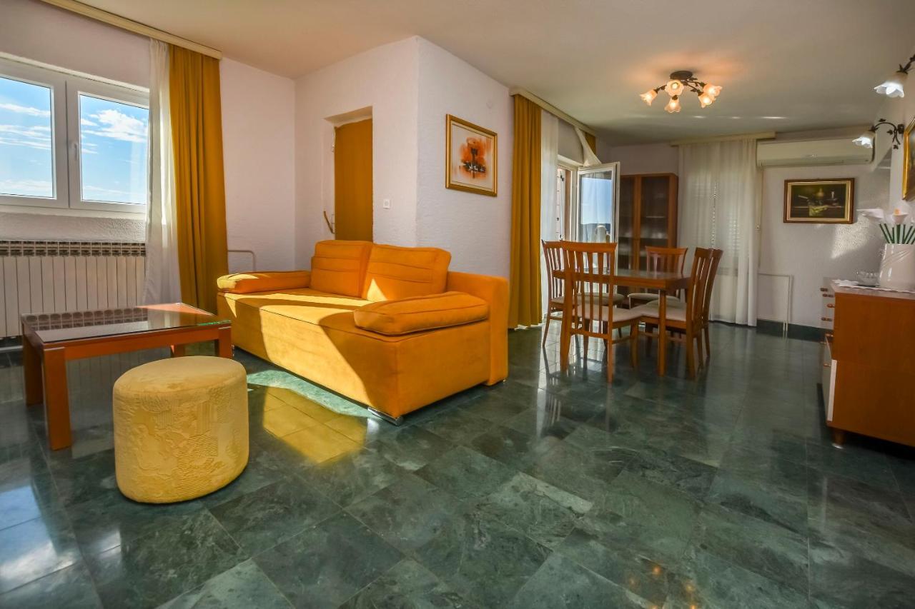 Apartments Dajana Примоштен Экстерьер фото