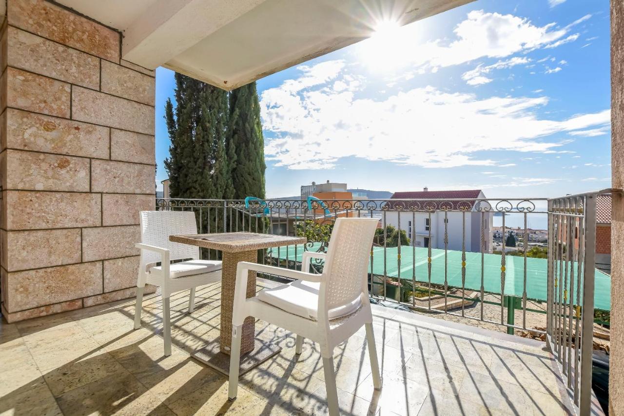 Apartments Dajana Примоштен Экстерьер фото