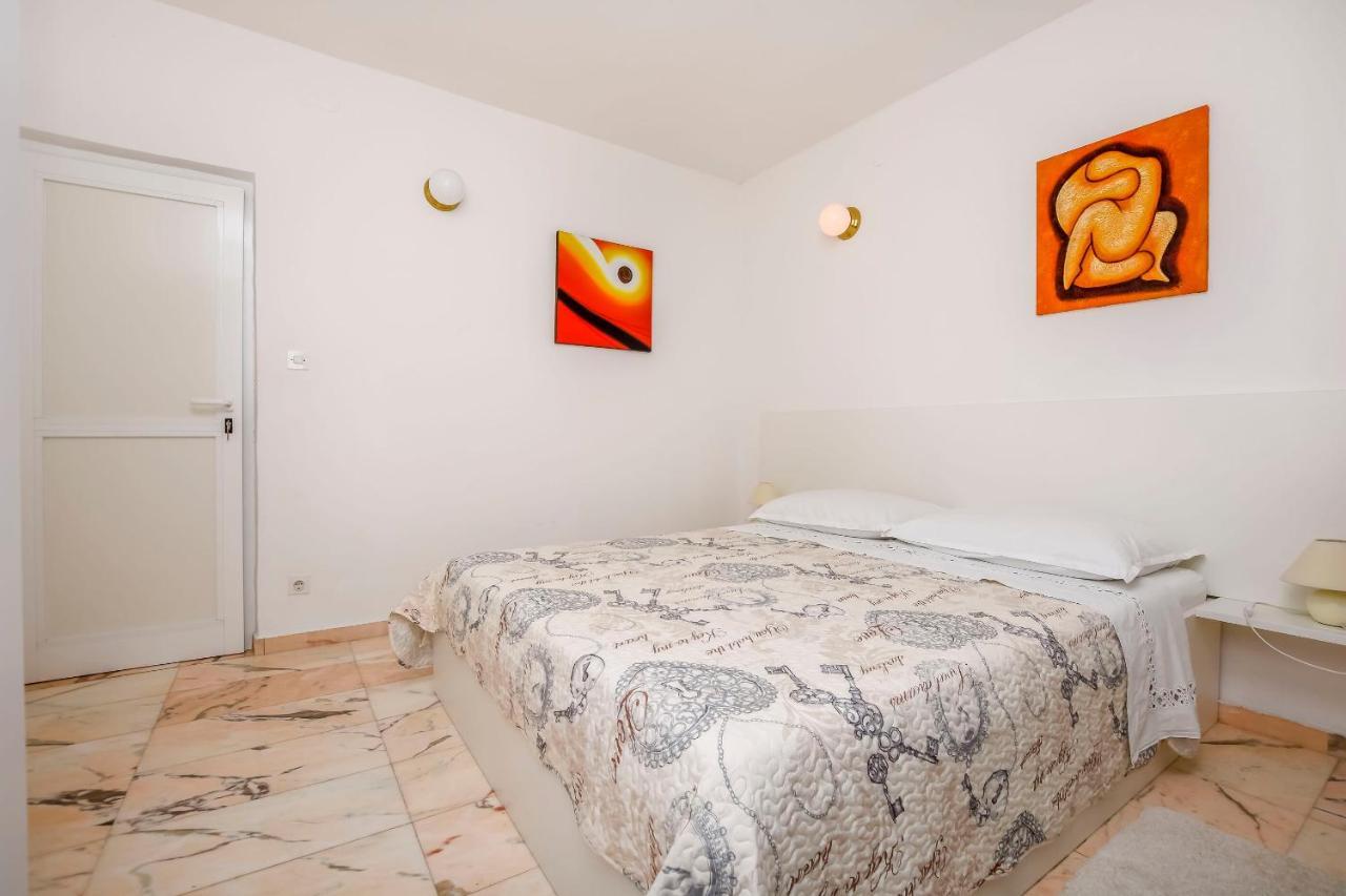 Apartments Dajana Примоштен Экстерьер фото