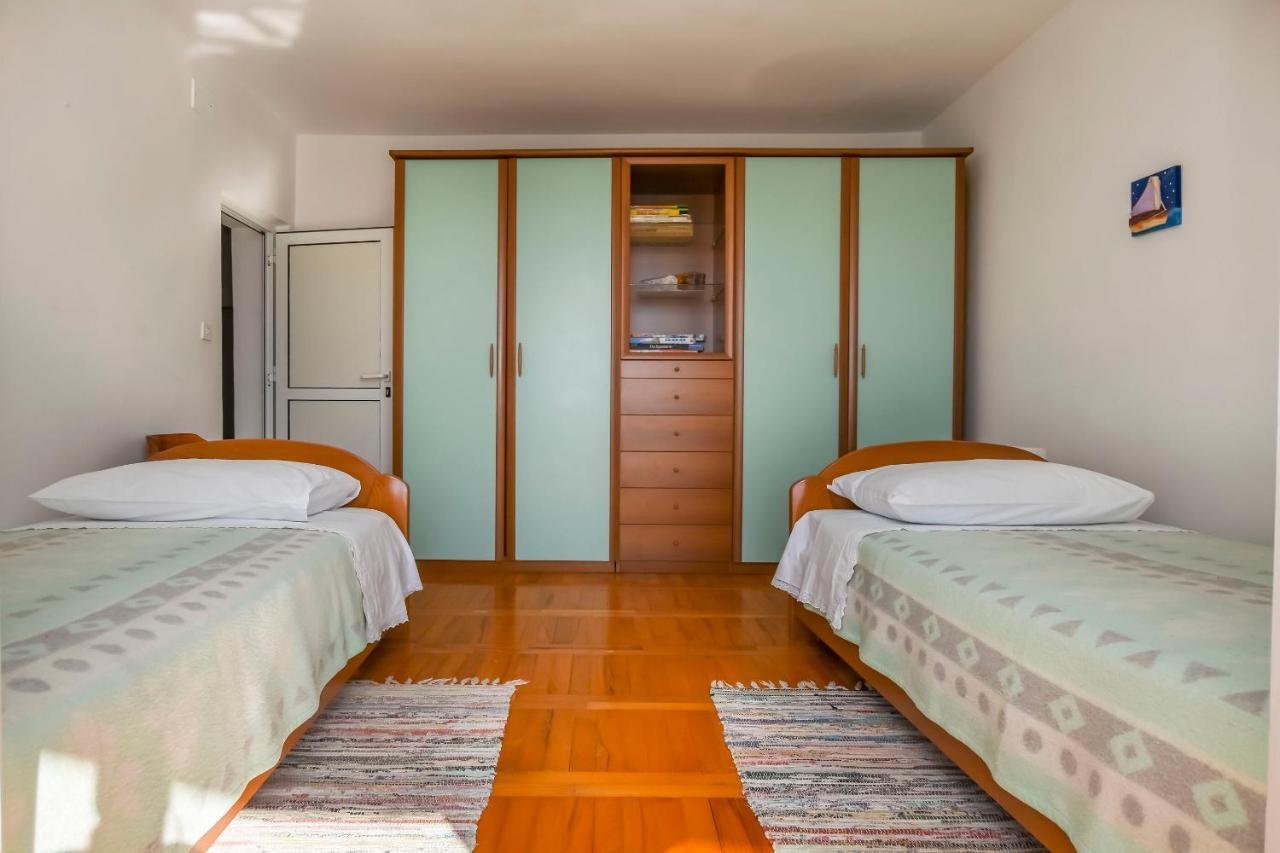 Apartments Dajana Примоштен Экстерьер фото