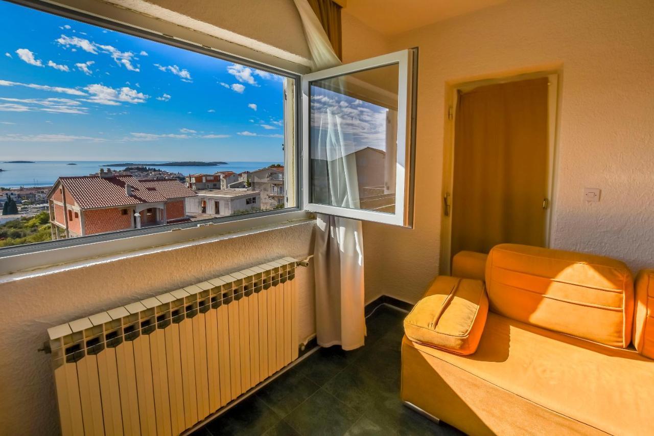 Apartments Dajana Примоштен Экстерьер фото