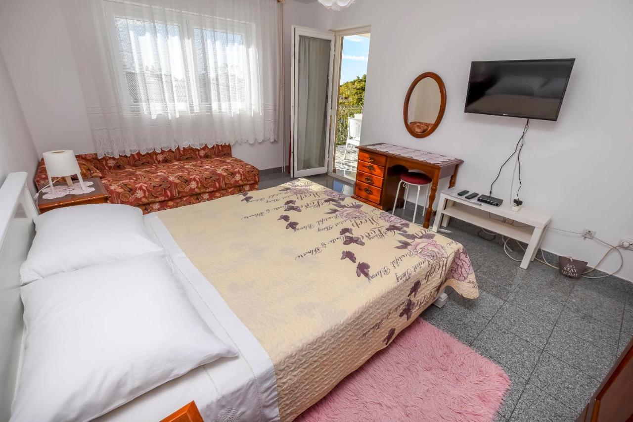 Apartments Dajana Примоштен Экстерьер фото