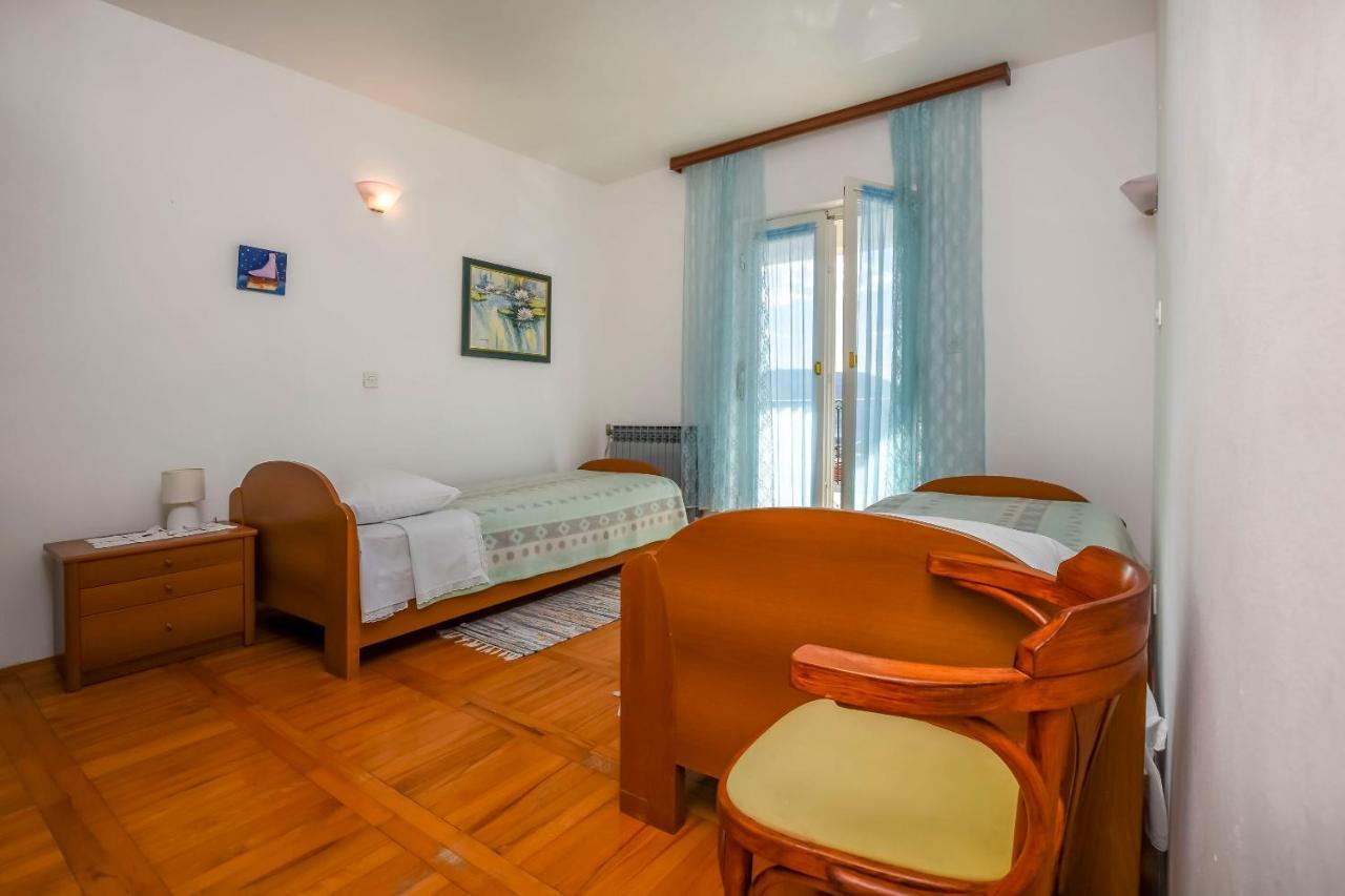 Apartments Dajana Примоштен Экстерьер фото