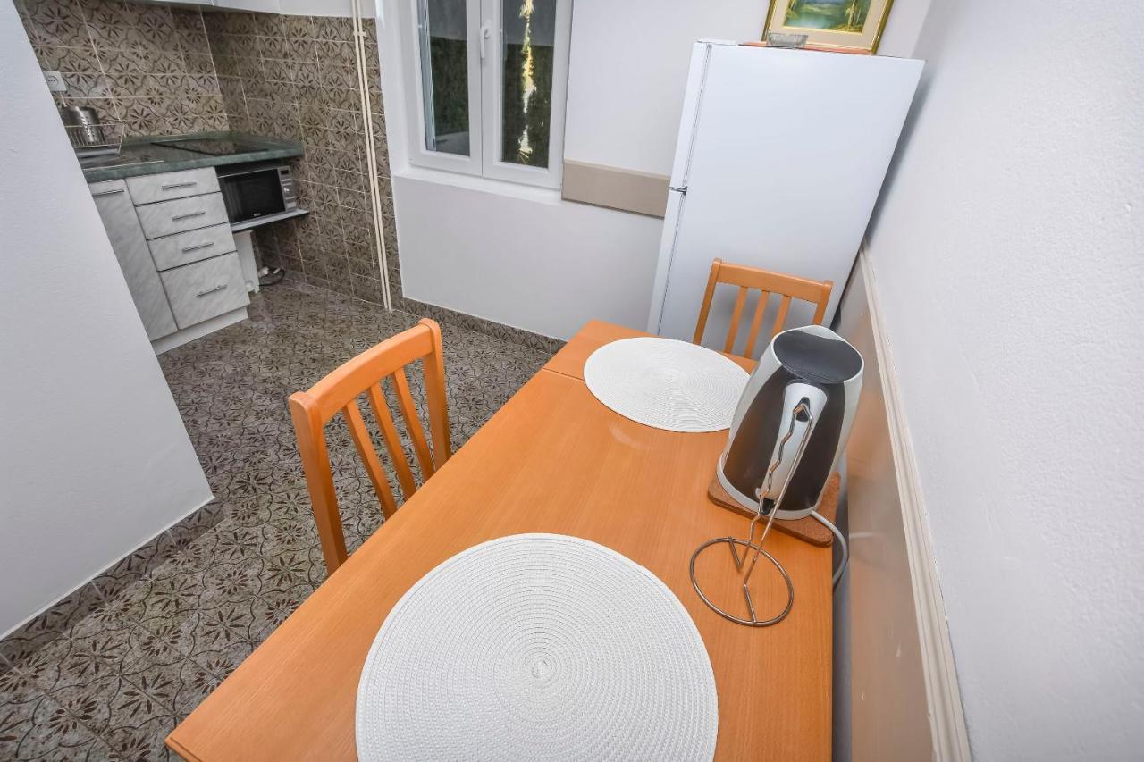 Apartments Dajana Примоштен Экстерьер фото