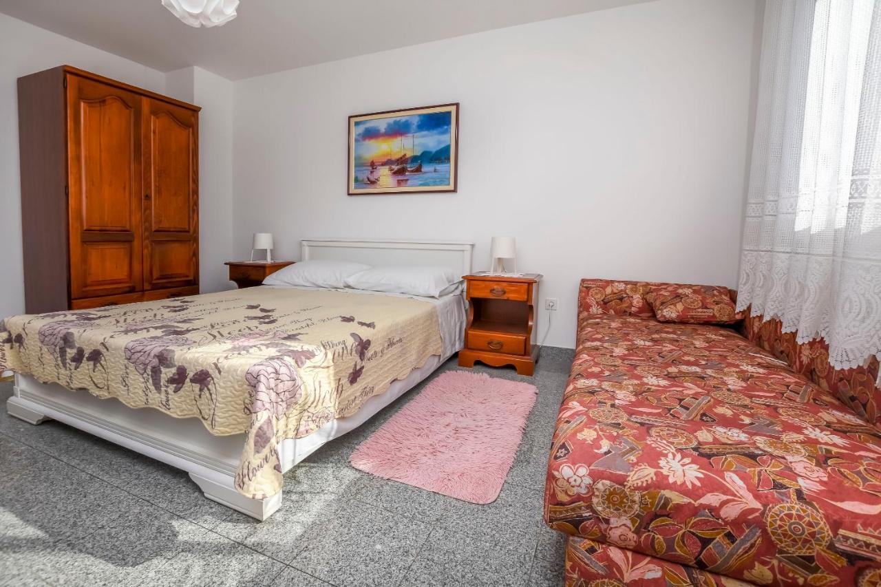 Apartments Dajana Примоштен Экстерьер фото