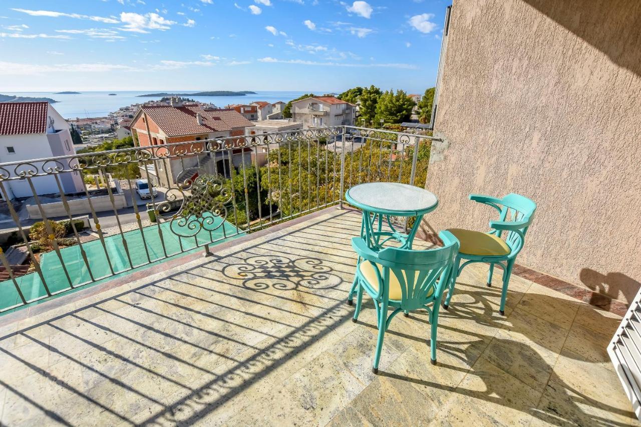 Apartments Dajana Примоштен Экстерьер фото