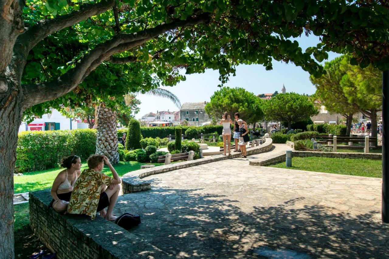 Apartments Dajana Примоштен Экстерьер фото